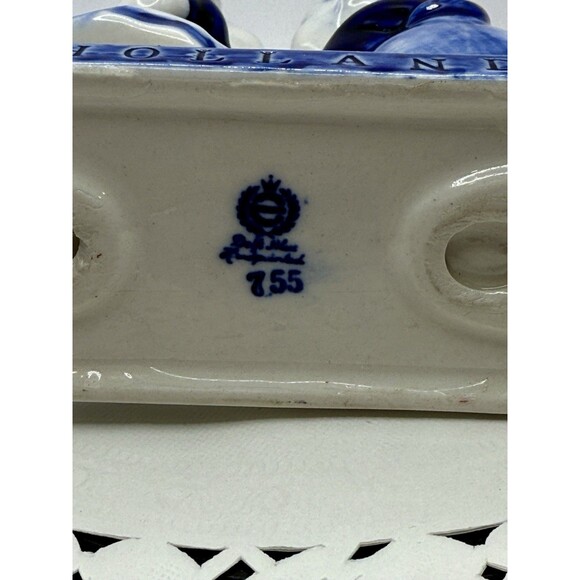 Delft Blue 5" Figurine Boy & Girl Kissing Made In Holland Hand Painted 755 - Picture 6 of 9